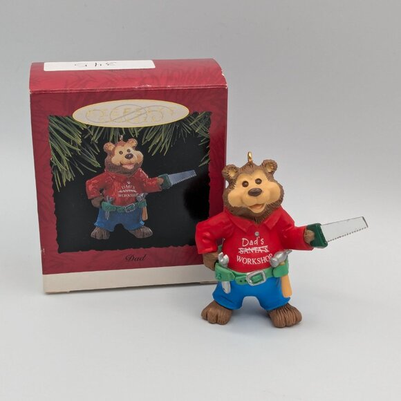 Hallmark Keepsake Dad Bear Ornament 1993 Toolbelt Dad/Santa's Workshop Theme - Picture 2 of 11